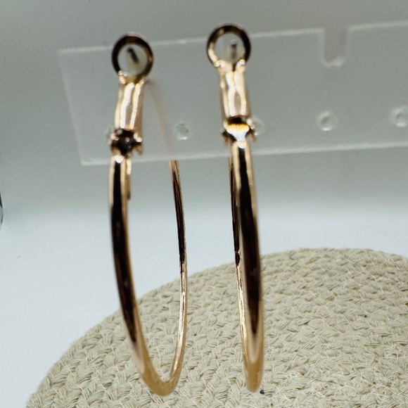 Rose Gold Necklace And Earrings Set - Picture 7 of 7